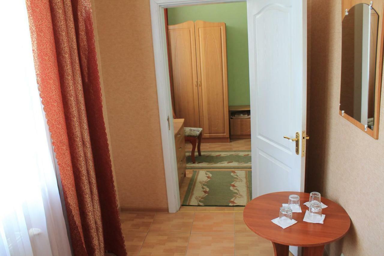 Kremin Otel Kremenetsʼ Dış mekan fotoğraf